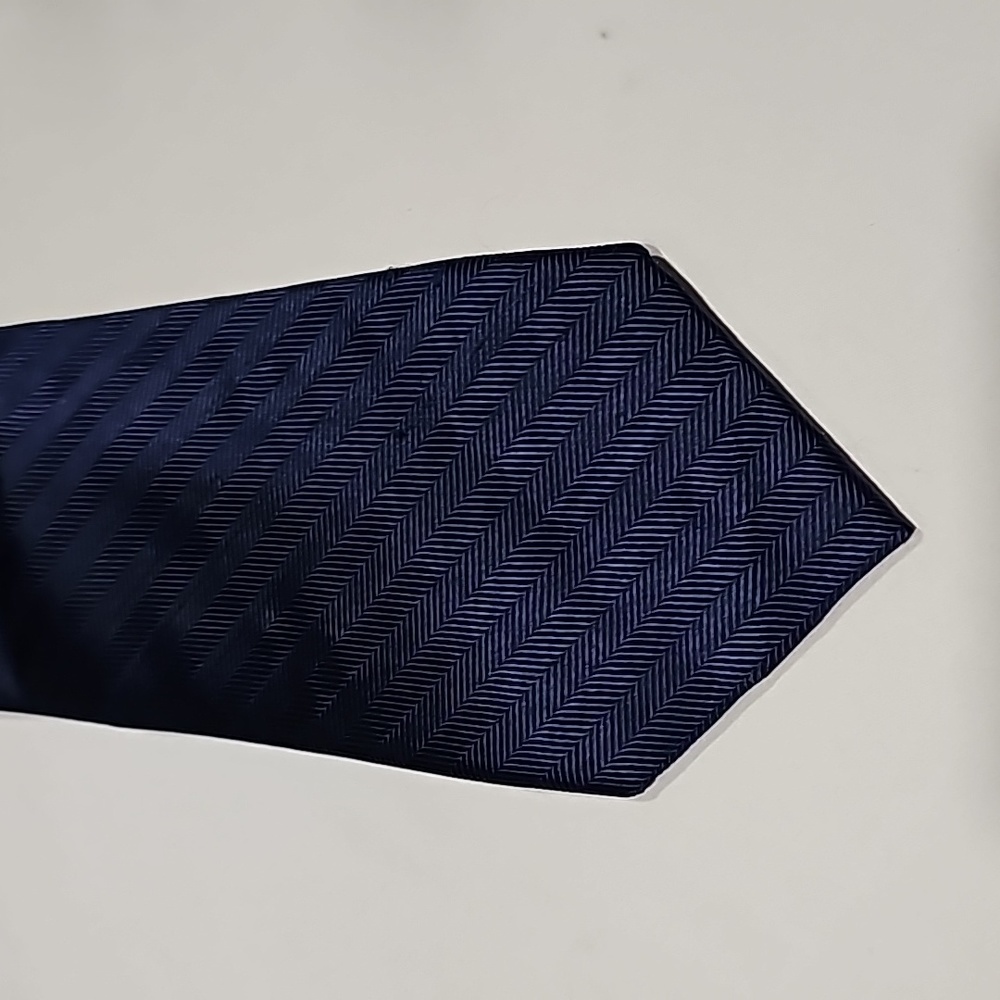 Chaps Men's Navy Blue Necktie ๐ - Picture 5 of 7